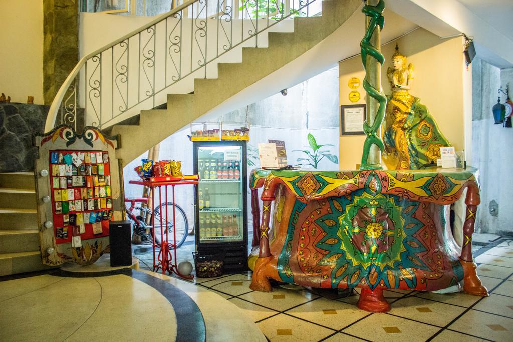 Buddha Hostel Medellin Exterior photo