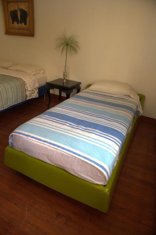 Buddha Hostel Medellin Room photo